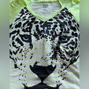 V neck leopard Tshirt large
